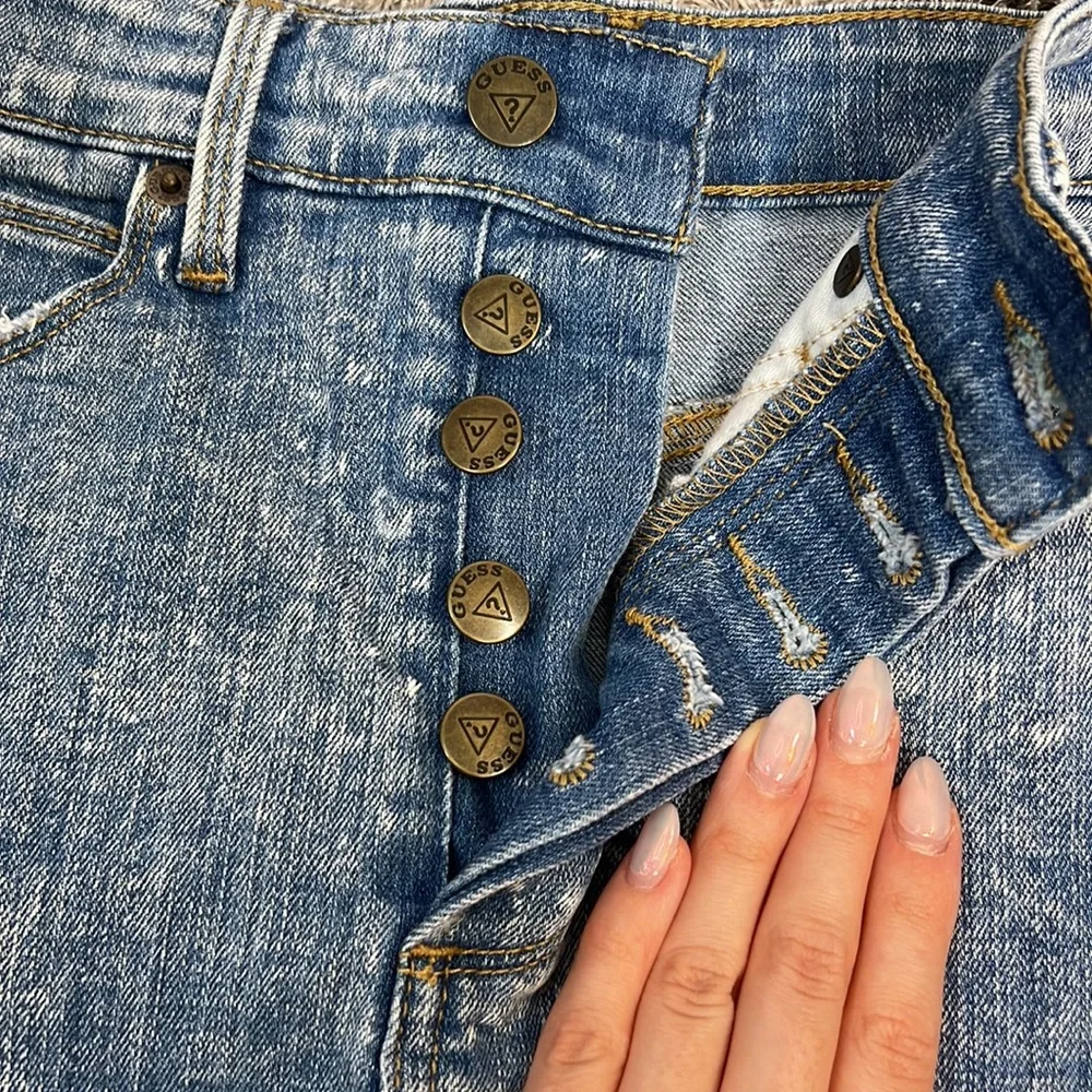 Vintage Guess High Rise Light Wash Distressed Denim Shorts - Picture 3 of 7